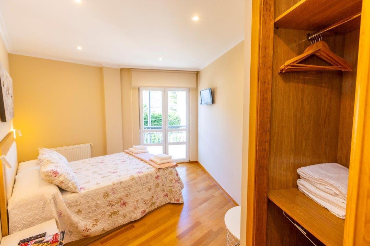 Apartamentos Riamar 2 Ribadeo Buitenkant foto