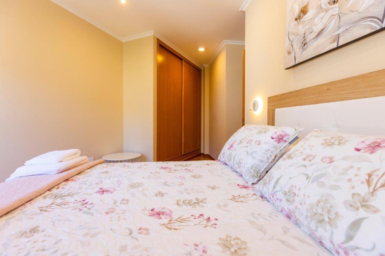 Apartamentos Riamar 2 Ribadeo Buitenkant foto
