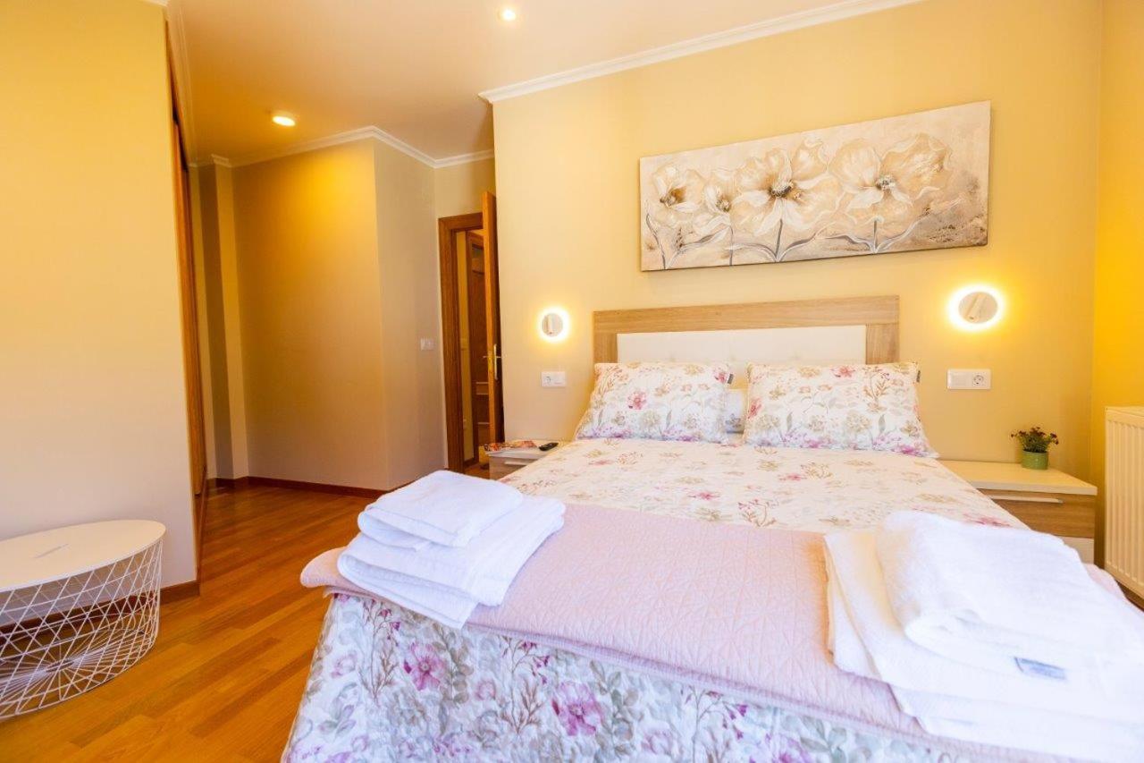 Apartamentos Riamar 2 Ribadeo Buitenkant foto