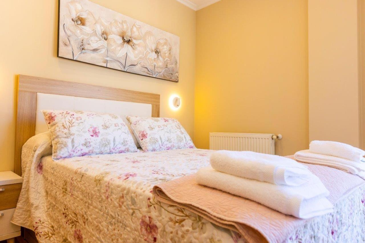 Apartamentos Riamar 2 Ribadeo Buitenkant foto